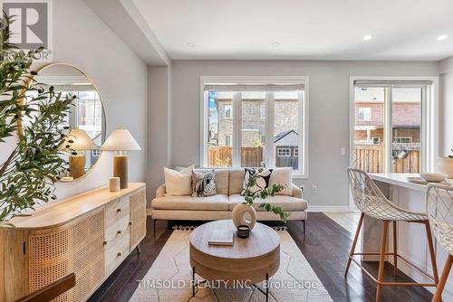 90 Memon Place, Markham, ON - Indoor Photo Showing Living Room