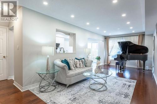 79 Maffey Crescent, Richmond Hill, ON - Indoor Photo Showing Living Room