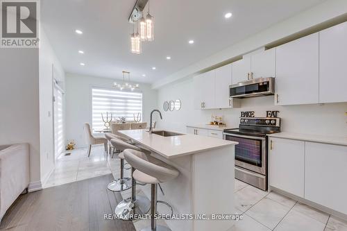 61 Tiberini Way, Bradford West Gwillimbury, ON - Indoor Photo Showing Kitchen With Upgraded Kitchen