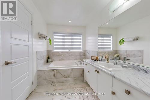 61 Tiberini Way, Bradford West Gwillimbury, ON - Indoor Photo Showing Bathroom