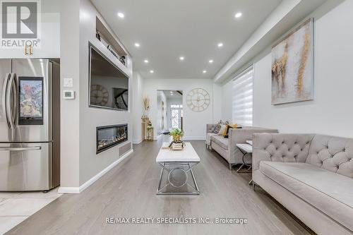 61 Tiberini Way, Bradford West Gwillimbury, ON - Indoor Photo Showing Living Room With Fireplace