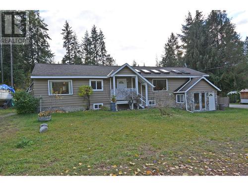 705 Giffin Avenue, Slocan, BC - Outdoor