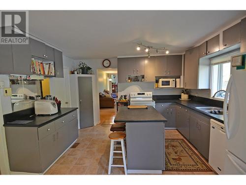 705 Giffin Avenue, Slocan, BC - Indoor Photo Showing Kitchen With Double Sink