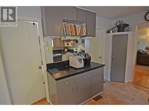 705 Giffin Avenue, Slocan, BC - Indoor Photo Showing Kitchen