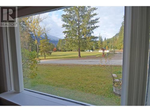 705 Giffin Avenue, Slocan, BC - Outdoor