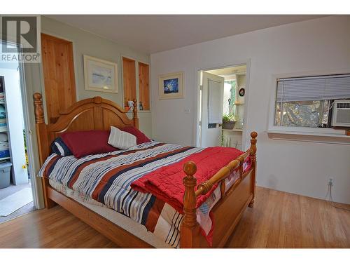 705 Giffin Avenue, Slocan, BC - Indoor Photo Showing Bedroom