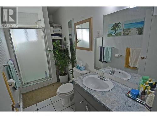 705 Giffin Avenue, Slocan, BC - Indoor Photo Showing Bathroom