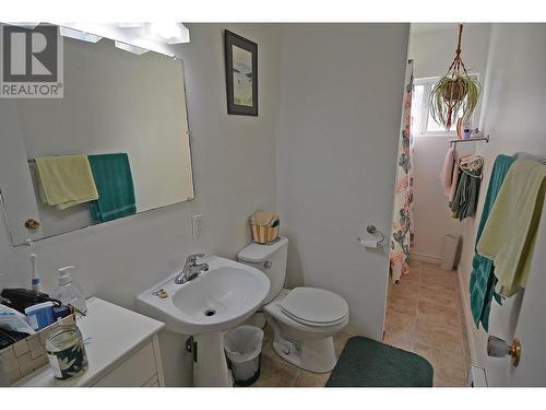 705 Giffin Avenue, Slocan, BC - Indoor Photo Showing Bathroom