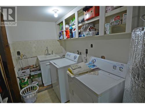 705 Giffin Avenue, Slocan, BC - Indoor Photo Showing Laundry Room