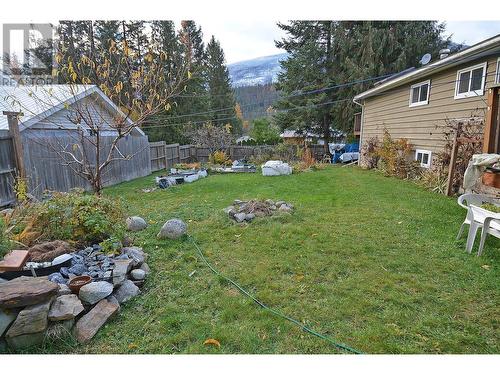 705 Giffin Avenue, Slocan, BC - Outdoor