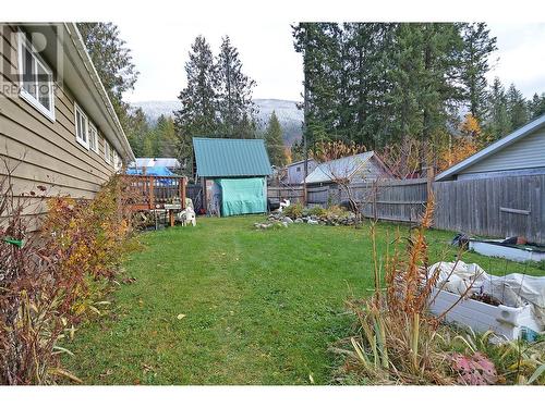 705 Giffin Avenue, Slocan, BC - Outdoor