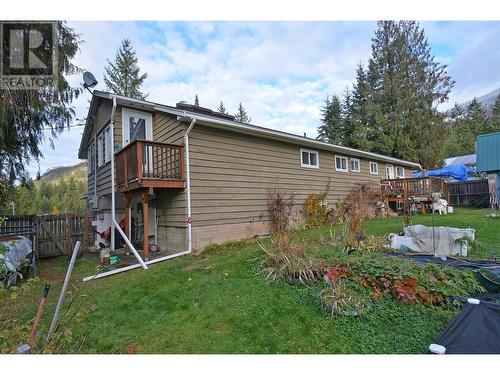 705 Giffin Avenue, Slocan, BC - Outdoor With Exterior