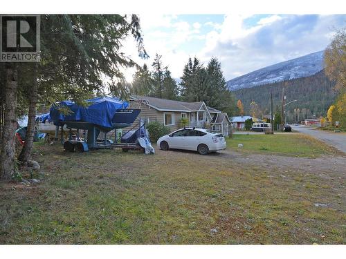 705 Giffin Avenue, Slocan, BC - Outdoor