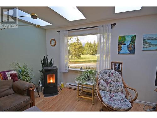 705 Giffin Avenue, Slocan, BC - Indoor With Fireplace