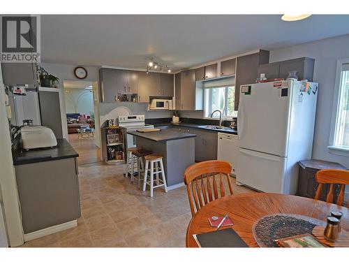 705 Giffin Avenue, Slocan, BC - Indoor