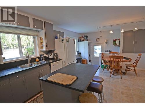 705 Giffin Avenue, Slocan, BC - Indoor