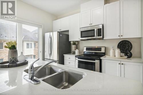 3946 Tufgar Crescent, Burlington, ON - Indoor Photo Showing Kitchen With Stainless Steel Kitchen With Double Sink