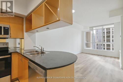 2611 - 4090 Living Arts Drive, Mississauga, ON - Indoor Photo Showing Kitchen With Stainless Steel Kitchen With Double Sink