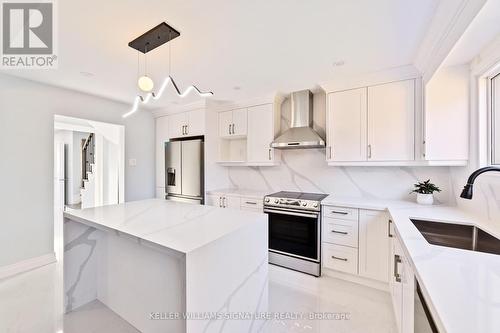 2883 Hollington Crescent, Mississauga, ON - Indoor Photo Showing Kitchen With Upgraded Kitchen