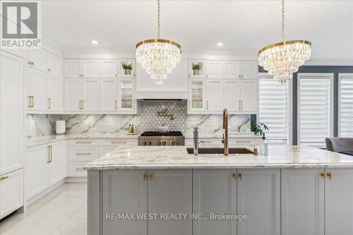 36 Lampman Crescent, Brampton, ON - Indoor Photo Showing Kitchen With Upgraded Kitchen