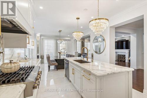 36 Lampman Crescent, Brampton, ON - Indoor Photo Showing Kitchen With Upgraded Kitchen