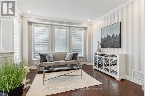 36 Lampman Crescent, Brampton, ON - Indoor Photo Showing Living Room