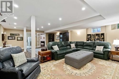 1195 Crestdale Road, Mississauga, ON - Indoor Photo Showing Living Room