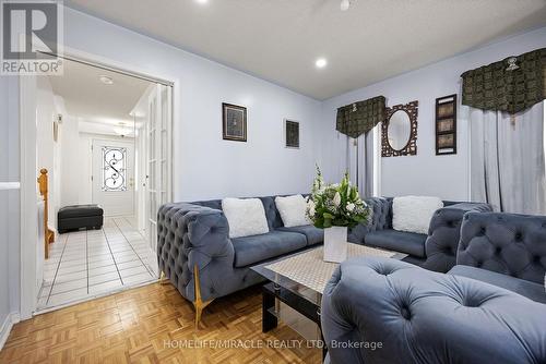 18 Amazon Court, Brampton, ON - Indoor Photo Showing Living Room