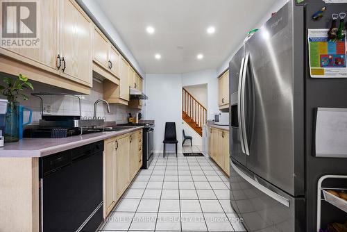 18 Amazon Court, Brampton, ON - Indoor Photo Showing Kitchen