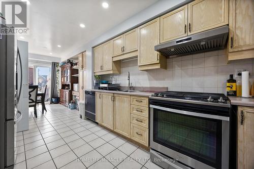 18 Amazon Court, Brampton, ON - Indoor Photo Showing Kitchen