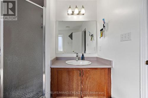 18 Amazon Court, Brampton, ON - Indoor Photo Showing Bathroom