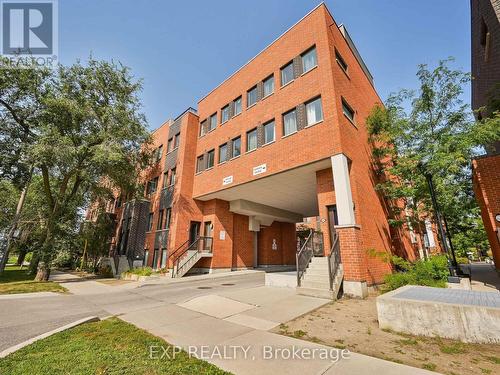 68 Winston Park Boulevard, Toronto, ON - Outdoor