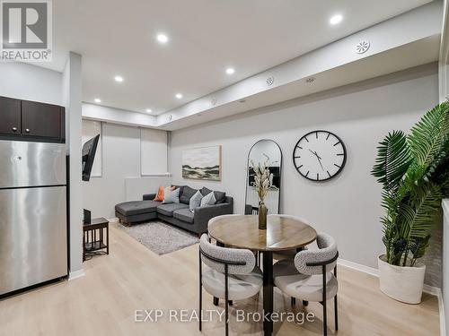 68 Winston Park Boulevard, Toronto, ON - Indoor