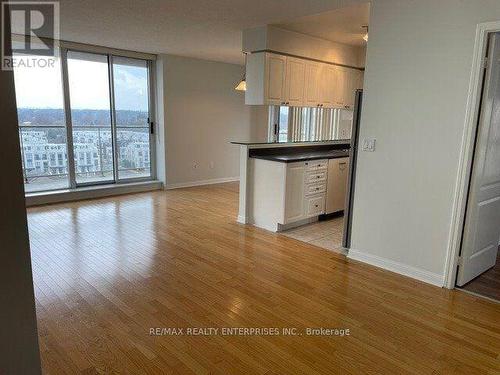 1001 - 1140 Parkwest Place, Mississauga, ON - Indoor Photo Showing Kitchen