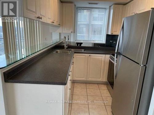 1001 - 1140 Parkwest Place, Mississauga, ON - Indoor Photo Showing Kitchen