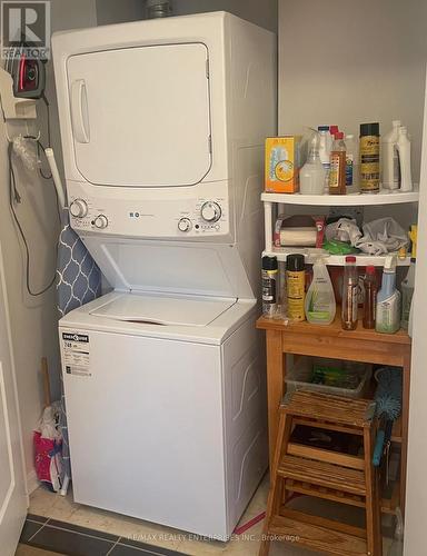 1001 - 1140 Parkwest Place, Mississauga, ON - Indoor Photo Showing Laundry Room