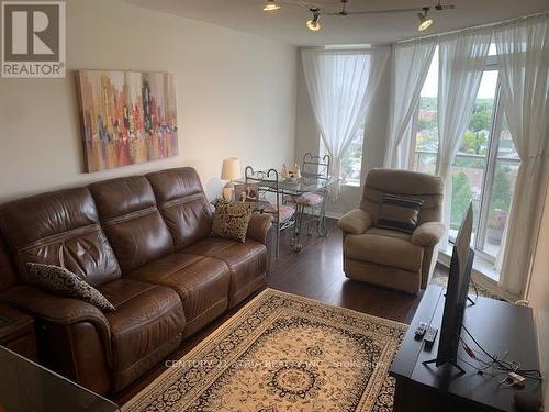 1007 - 1150 Parkwest Place, Mississauga, ON - Indoor Photo Showing Living Room