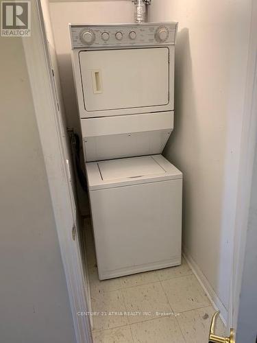 1007 - 1150 Parkwest Place, Mississauga, ON - Indoor Photo Showing Laundry Room