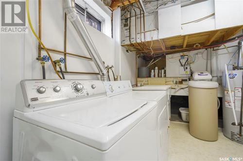 1534 Oxford Street, Regina, SK - Indoor Photo Showing Laundry Room