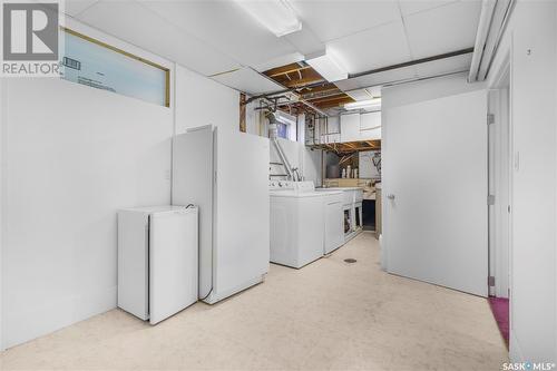 1534 Oxford Street, Regina, SK - Indoor Photo Showing Laundry Room