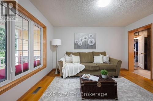 254304 9Th Line, Amaranth, ON - Indoor Photo Showing Living Room