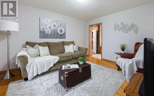 254304 9Th Line, Amaranth, ON - Indoor Photo Showing Living Room