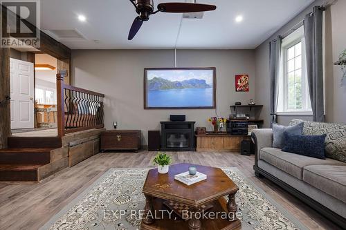 254304 9Th Line, Amaranth, ON - Indoor Photo Showing Living Room