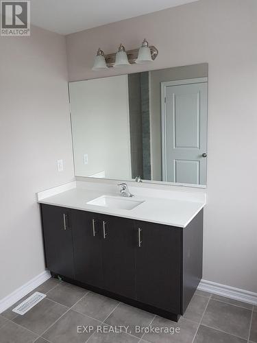 62 - 324 Equestrian Way, Cambridge, ON - Indoor Photo Showing Bathroom