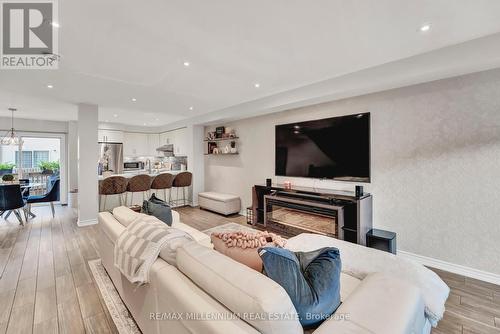 34 Mayland Trail, Hamilton, ON - Indoor Photo Showing Living Room