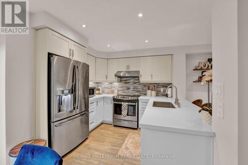 34 Mayland Trail, Hamilton, ON - Indoor Photo Showing Kitchen