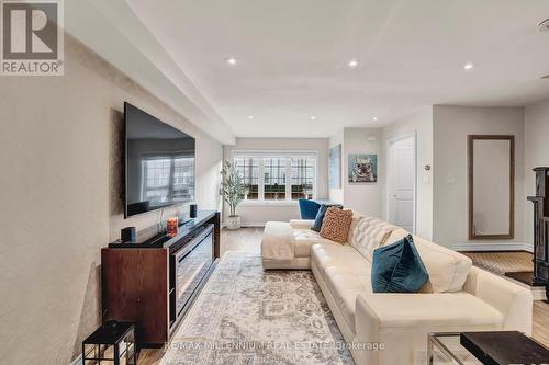 34 Mayland Trail, Hamilton, ON - Indoor Photo Showing Living Room