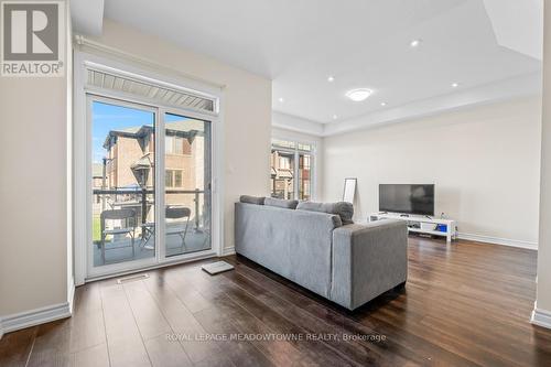 18 - 5000 Connor Drive, Lincoln, ON - Indoor Photo Showing Living Room