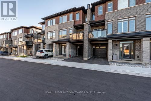 18 - 5000 Connor Drive, Lincoln, ON - Outdoor With Balcony With Facade