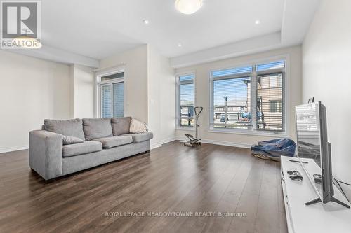 18 - 5000 Connor Drive, Lincoln, ON - Indoor Photo Showing Living Room